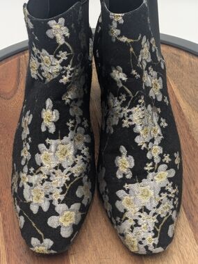Anne Klein Gorgia Brocade Chelsea Ankle Bootie Size 9.5